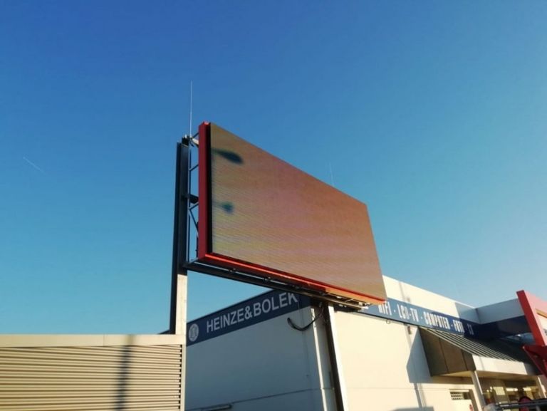 Expert Coburg - LED Display Montage Anlieferung