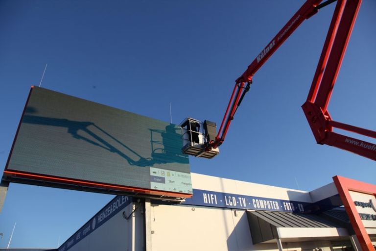 Expert Coburg - LED Display Außenwerbung