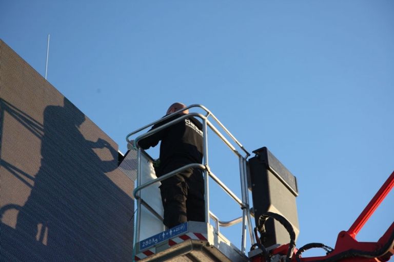 Expert Coburg - Displaymodule an Unterkonstruktion