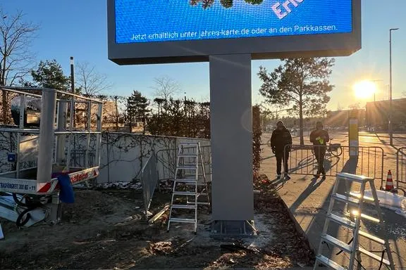 Doppelseitiger Freisteher