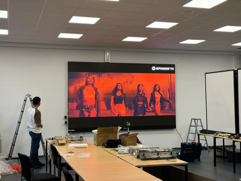 Konferenzraum LED Display — Videowiedergabe