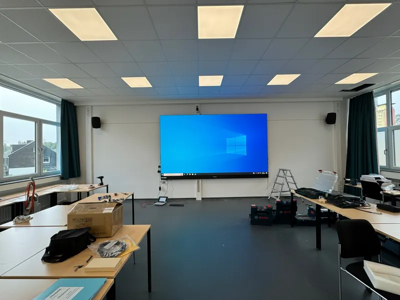 Konferenzraum LED Display — Windows Desktop